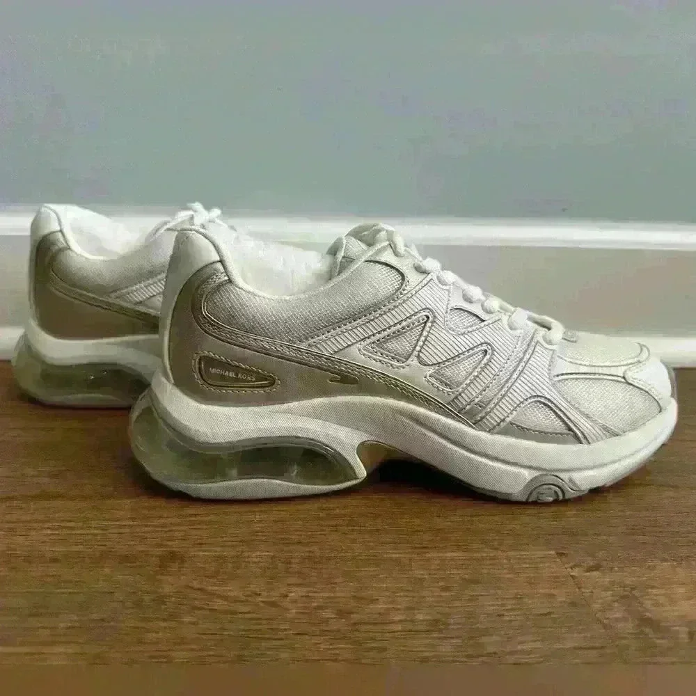 Brand new Michael Kors Sneakers - Picture 3 of 5